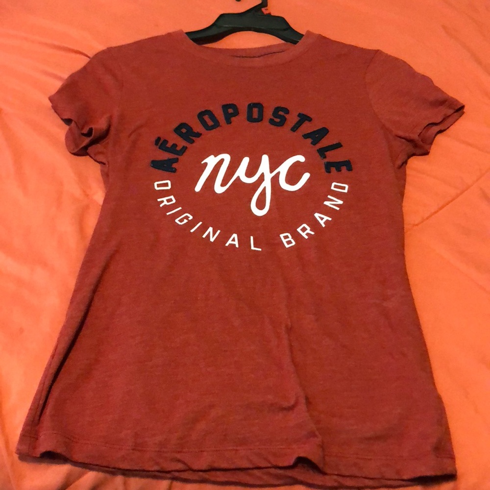 Maroon short sleeve tee